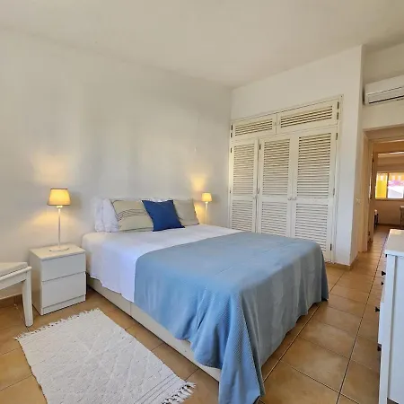 Vilamoura 3br Villa, Ac, Pool Access & Golf Nearby Villa Quarteira