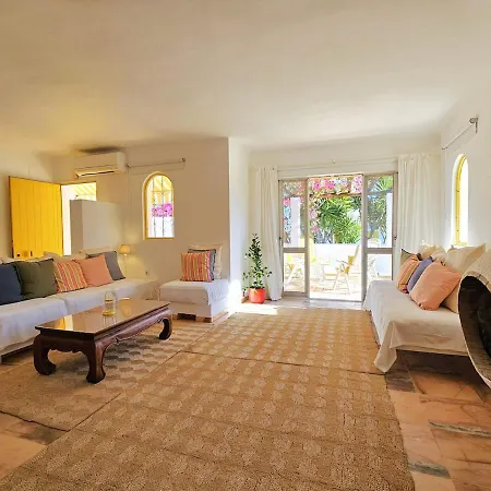 Vilamoura 3br Villa, Ac, Pool Access & Golf Nearby Villa Quarteira