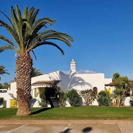 Vilamoura 3br Villa, Ac, Pool Access & Golf Nearby *