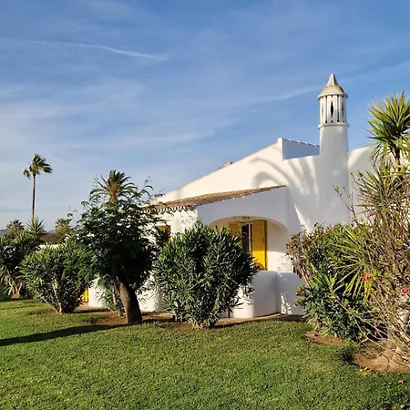 Villa Vilamoura 3br Villa, Ac, Pool Access & Golf Nearby