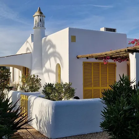 Vilamoura 3br Villa, Ac, Pool Access & Golf Nearby Villa Quarteira