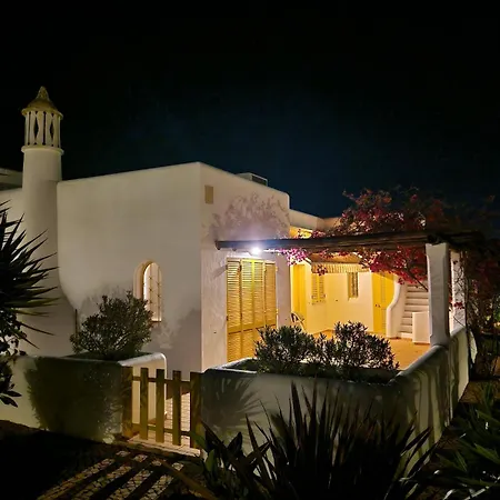 Villa Vilamoura 3br Villa, Ac, Pool Access & Golf Nearby *