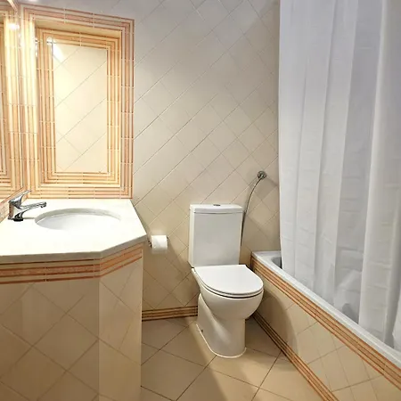 Vilamoura 3br Villa, Ac, Pool Access & Golf Nearby Villa Quarteira