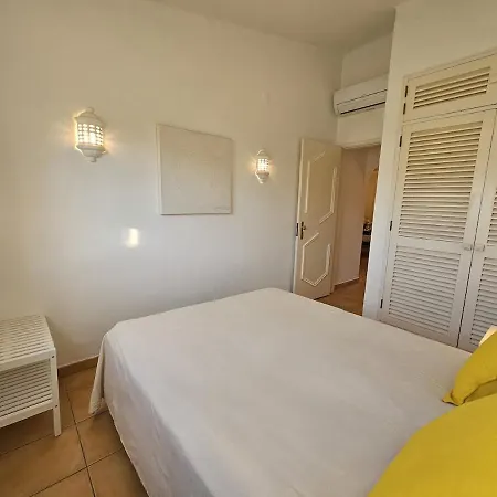 Villa Vilamoura 3br Villa, Ac, Pool Access & Golf Nearby *