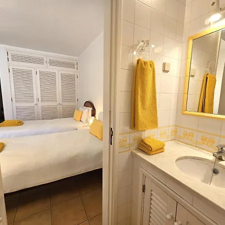 Villa Vilamoura 3br Villa, Ac, Pool Access & Golf Nearby *