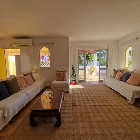 Villa Vilamoura 3br Villa, Ac, Pool Access & Golf Nearby Quarteira