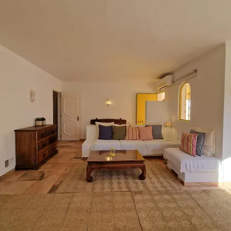 Vilamoura 3br Villa, Ac, Pool Access & Golf Nearby * Quarteira