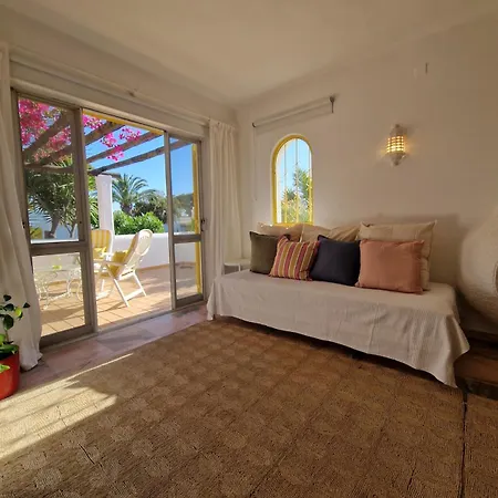 Vilamoura 3br Villa, Ac, Pool Access & Golf Nearby Villa Quarteira