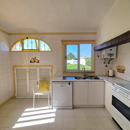 Vilamoura 3br Villa, Ac, Pool Access & Golf Nearby Quarteira