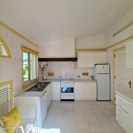 Villa Vilamoura 3br Villa, Ac, Pool Access & Golf Nearby